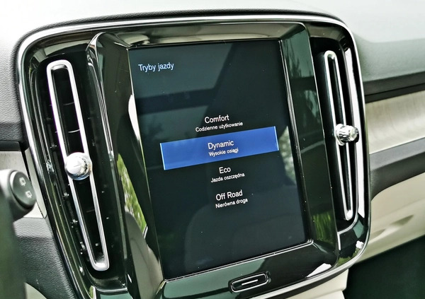 Volvo XC 40 cena 116800 przebieg: 122000, rok produkcji 2019 z Świdnica małe 742